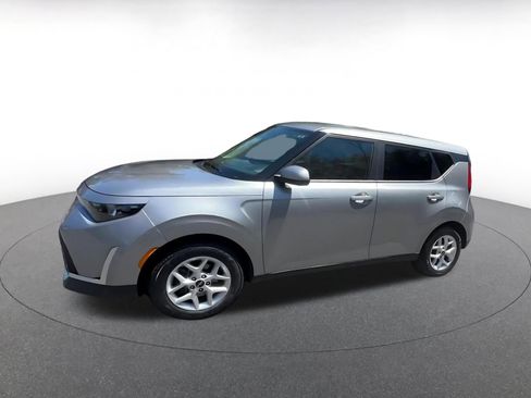 Used 2025 Kia Soul LX w/ LX Technology Package FWD image 8