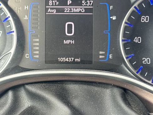 Used 2017 Chrysler Pacifica Touring Plus FWD image 3