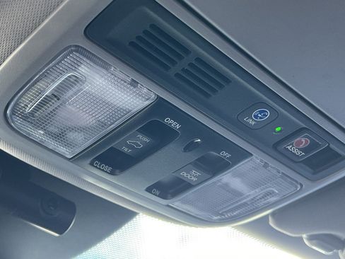 Used 2023 Honda Odyssey Touring image 29