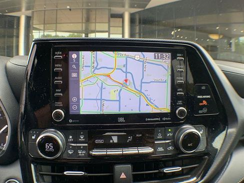 Used 2021 Toyota Highlander XSE AWD/4WD image 18