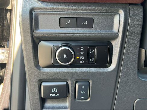 Used 2024 Ford Expedition Limited AWD/4WD image 34