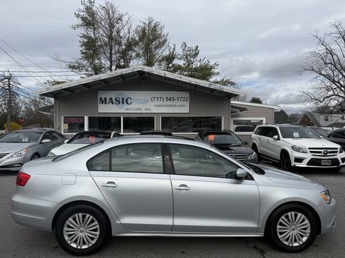 Used 2012 Volkswagen Jetta SE image 3