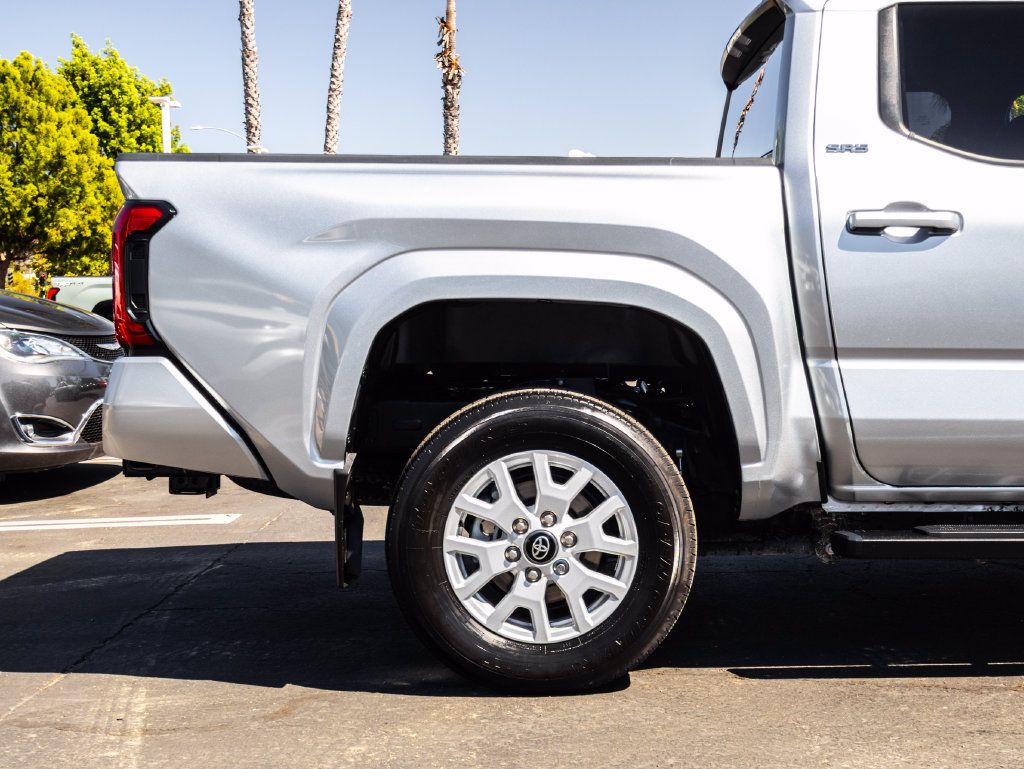 Used 2024 Toyota Tacoma SR5 AWD/4WD image 5
