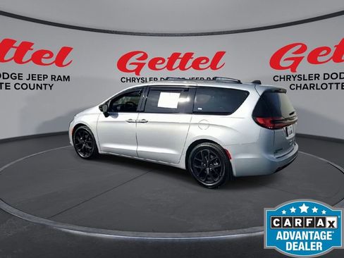 Used 2023 Chrysler Pacifica Limited w/ S Appearance Package image 5