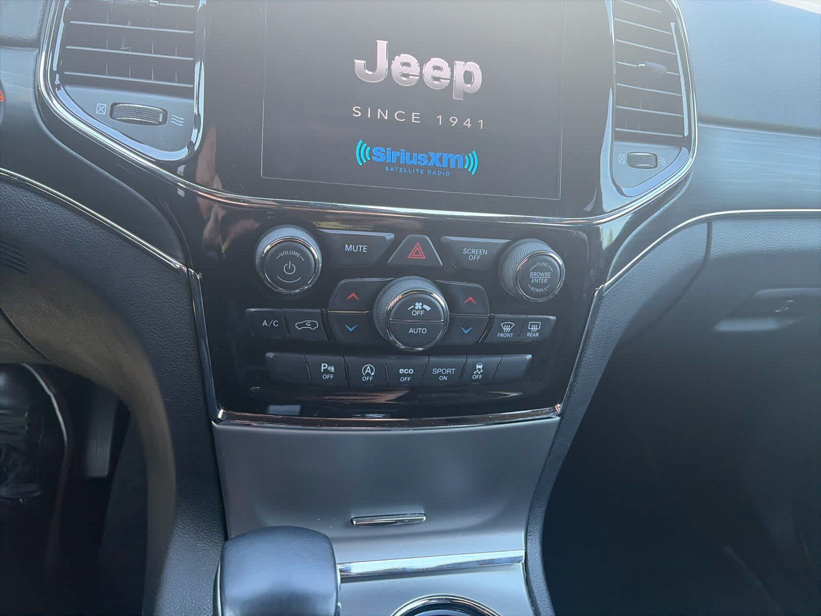 Used 2021 Jeep Grand Cherokee Limited w/ Premium Lighting Group AWD/4WD image 9