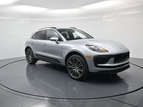 Certified 2026 Porsche Macan image 32