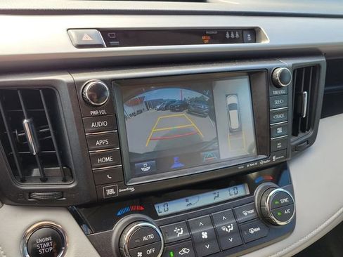 Used 2017 Toyota RAV4 Platinum image 33