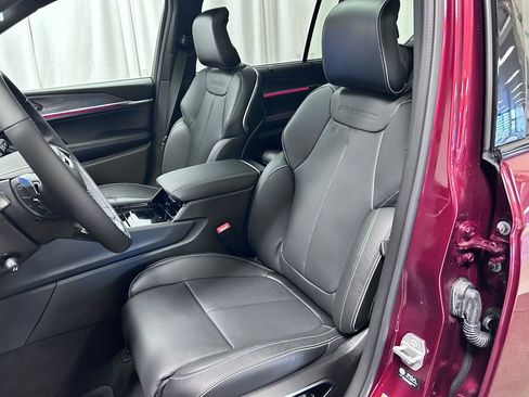 New 2025 Jeep Grand Cherokee L Overland w/ Luxury Tech Group IV AWD/4WD image 8
