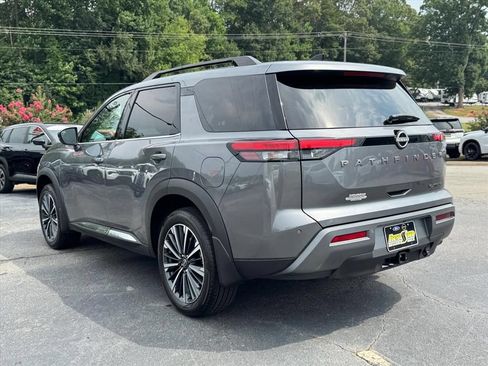 Certified 2026 Nissan Pathfinder Platinum FWD image 5