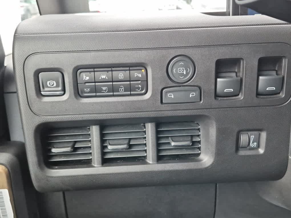 Used 2024 Chevrolet Brightdrop 600 w/ Commercial Equipment Package AWD/4WD image 13