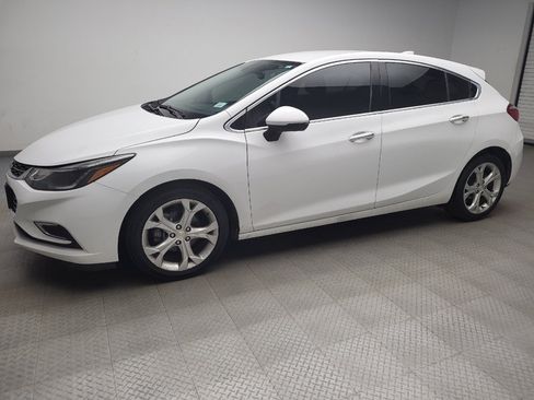 Used 2018 Chevrolet Cruze Premier FWD image 2