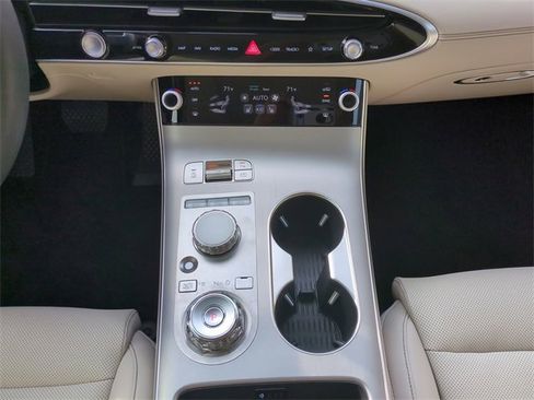 Used 2026 Genesis GV70 2.5T Select image 18