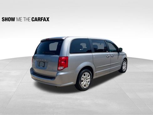 Used 2017 Dodge Grand Caravan SE w/ UConnect Hands-Free Group FWD image 3