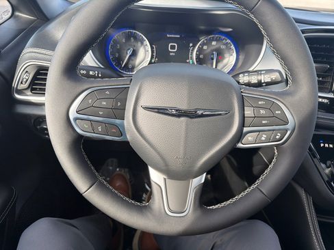 New 2026 Chrysler Pacifica Limited image 22