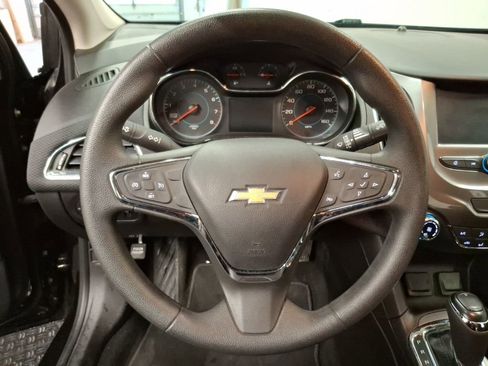 Used 2017 Chevrolet Cruze LT image 19