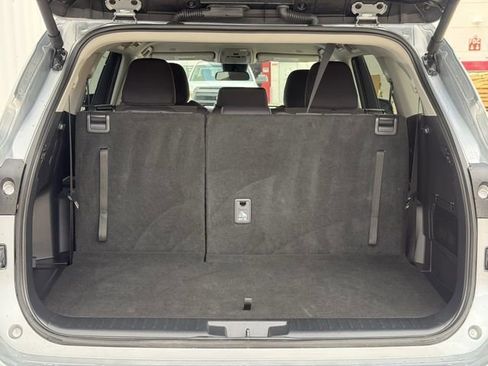 Used 2025 Toyota Highlander LE image 33
