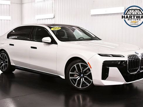 Used 2024 BMW 740i xDrive AWD/4WD image 1