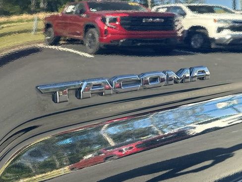 Used 2022 Toyota Tacoma SR5 AWD/4WD image 28