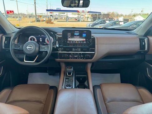 Used 2024 Nissan Pathfinder Platinum w/ Cargo Package image 7