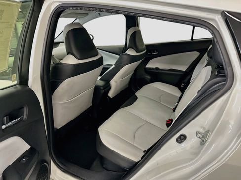 Used 2017 Toyota Prius Three Touring w/ Carpet Mat Package FWD image 29