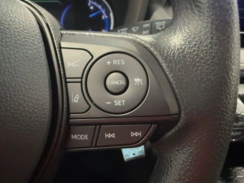 Used 2025 Toyota RAV4 LE AWD/4WD image 30