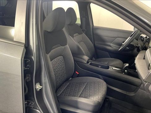 Certified 2025 Nissan Kicks SV w/ SV Premium Package AWD/4WD image 9