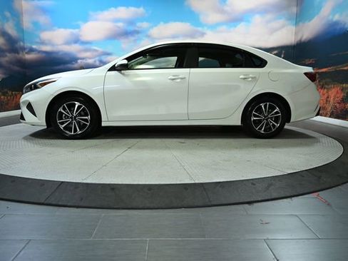 Used 2023 Kia Forte LXS w/ LXS Technology Package image 5