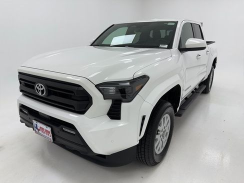 Used 2025 Toyota Tacoma SR5 w/ SR5 Upgrade Package image 4