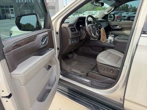 Used 2022 Chevrolet Tahoe LT w/ Luxury Package AWD/4WD image 14