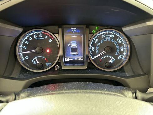 Used 2022 Toyota Tacoma TRD Sport image 15