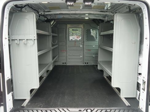 Used 2015 Ford Transit 150 130 Low Roof RWD image 9