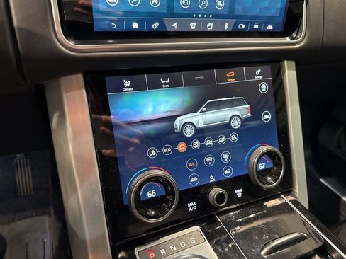 Used 2020 Land Rover Range Rover HSE image 18