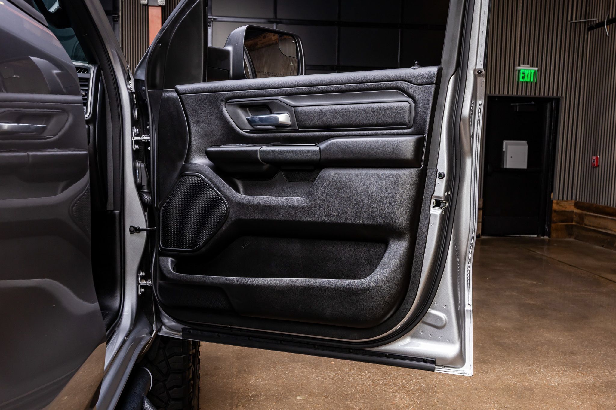 Used 2025 RAM 1500 Warlock AWD/4WD image 38