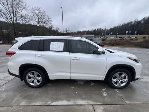 Used 2017 Toyota Highlander Limited image 2