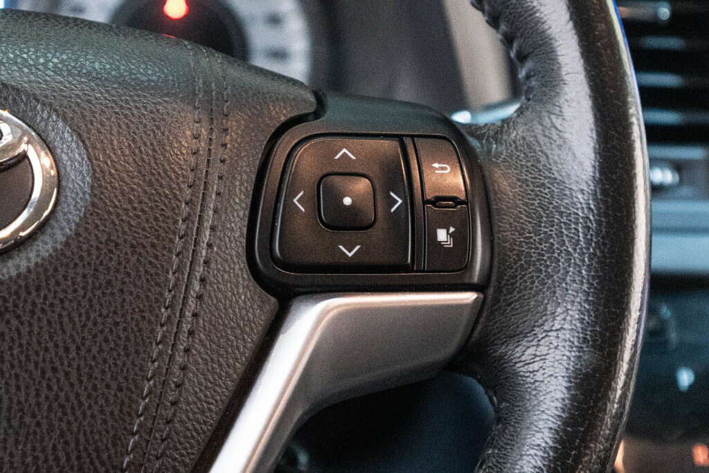 Used 2017 Toyota Sienna SE FWD image 19