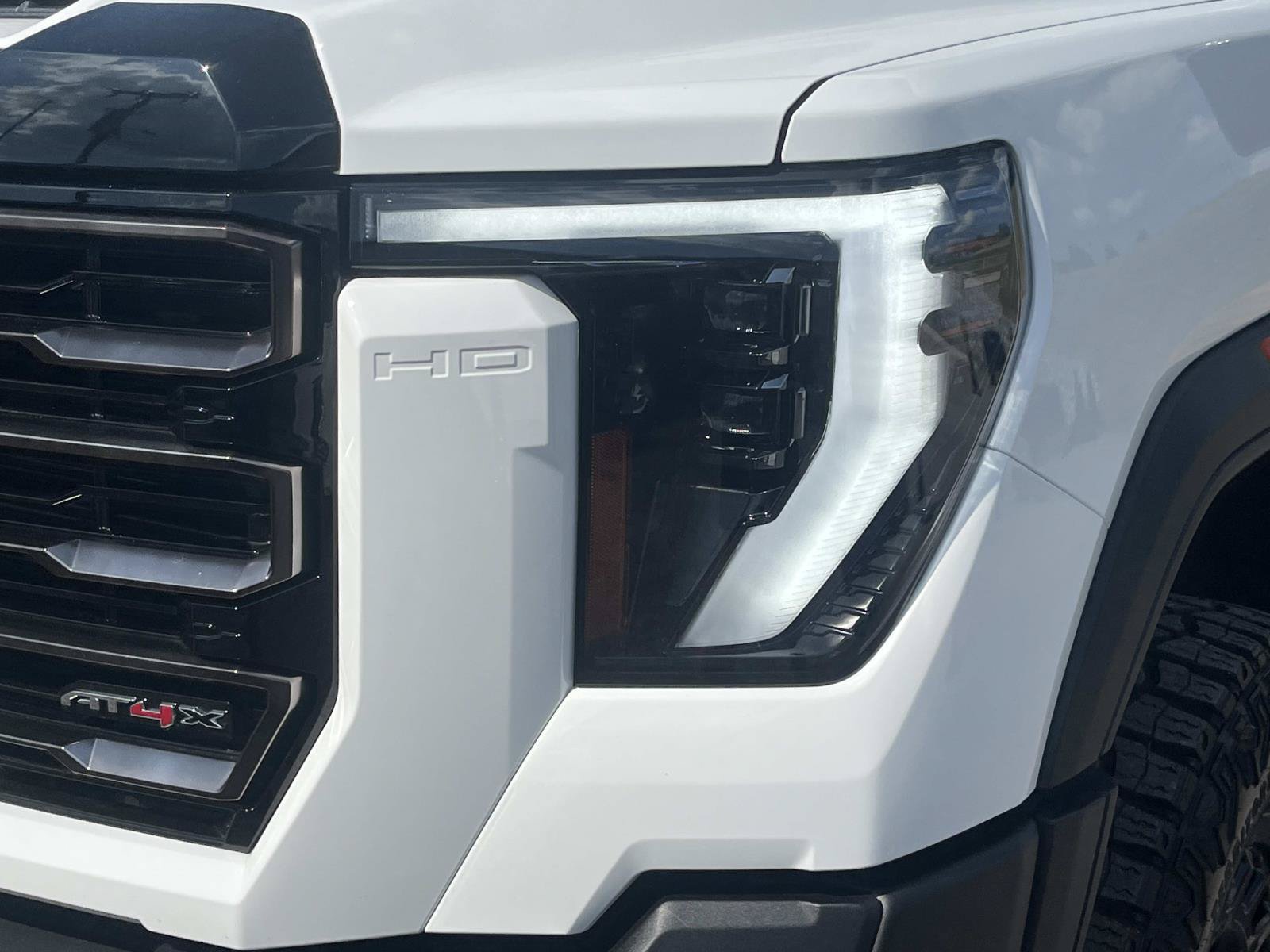 Used 2025 GMC Sierra 2500 AT4X w/ AT4X AEV Edition AWD/4WD image 9