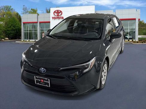 Certified 2024 Toyota Corolla LE image 1