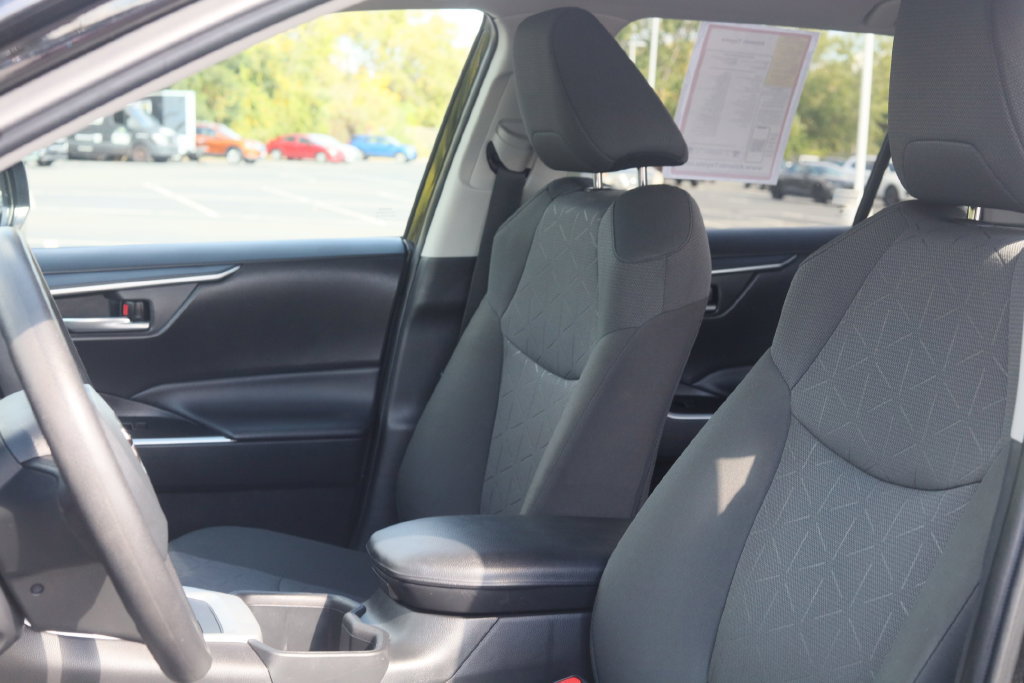 Used 2023 Toyota RAV4 XLE AWD/4WD image 16