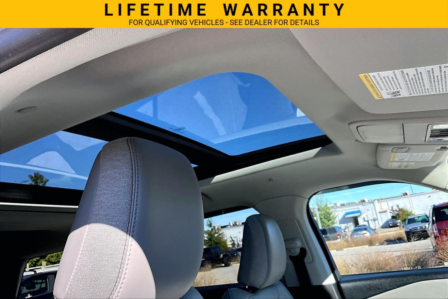 Used 2025 Ford Explorer Active w/ Active Comfort Package AWD/4WD image 18