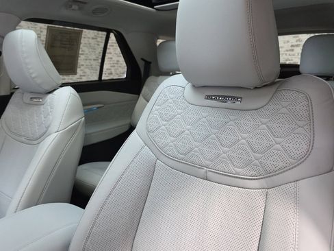 Used 2025 Ford Explorer Platinum w/ Ultimate Package image 29