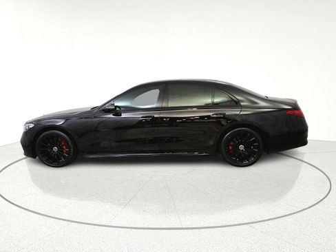 Used 2022 Mercedes-Benz S 500 4MATIC w/ AMG Line Package image 4