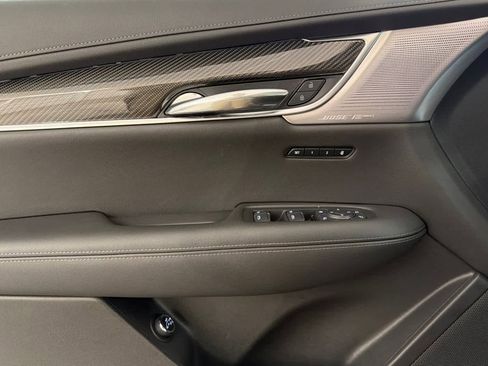 Used 2023 Cadillac XT6 Sport w/ Technology Package image 12