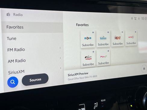 Used 2023 Toyota Highlander Limited image 17