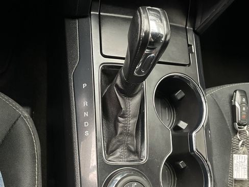 Used 2017 Ford Explorer XLT image 23