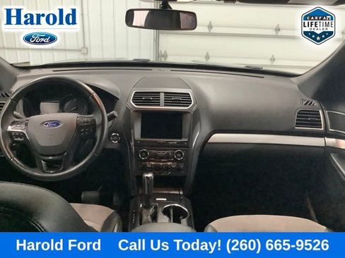 Used 2017 Ford Explorer XLT w/ XLT Technology Feature Bundle FWD image 14