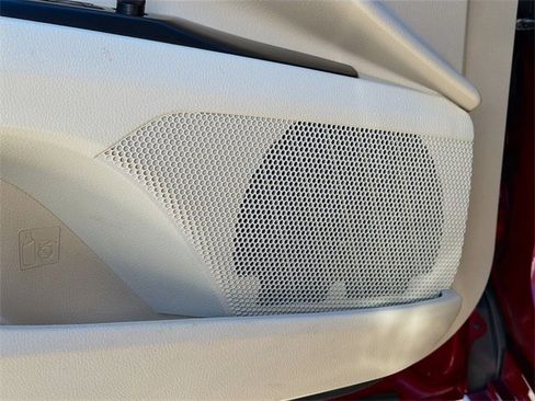 Used 2018 Toyota Camry XLE image 22