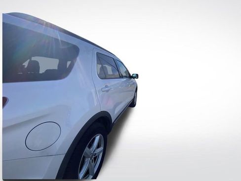 Used 2019 Ford Explorer XLT w/ Equipment Group 202A image 14