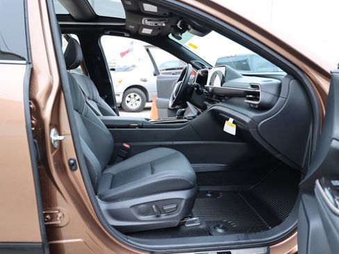 Used 2025 Toyota Crown Platinum image 47