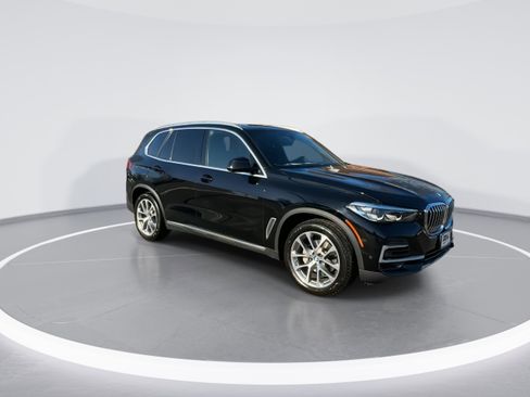 Used 2023 BMW X5 xDrive40i w/ Premium Package image 2