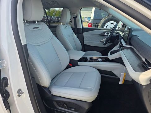 New 2026 Ford Explorer Platinum image 33